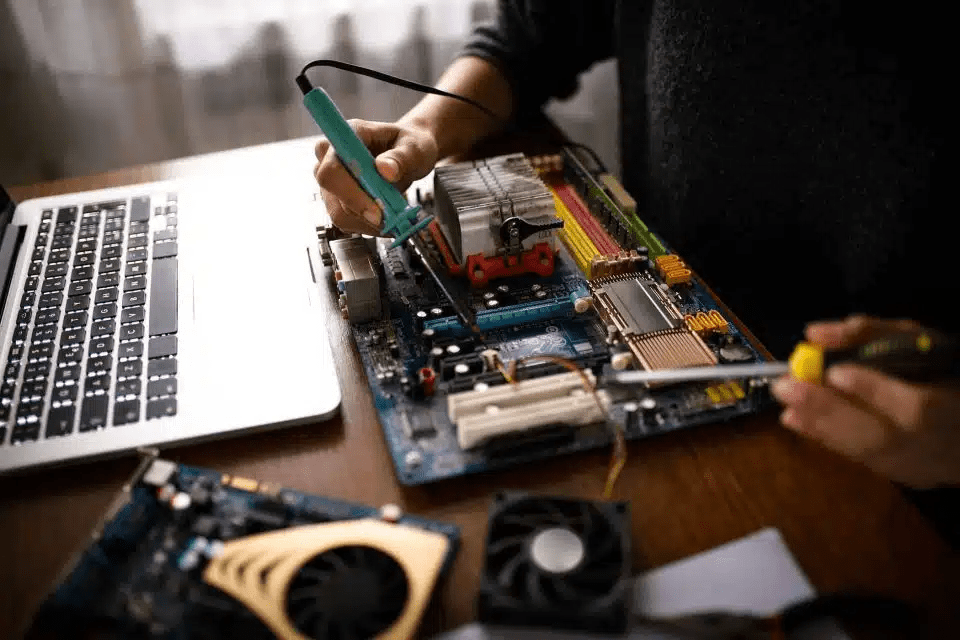 How Modern Computer Equipment Improves Workplace&nbsp;Productivity
